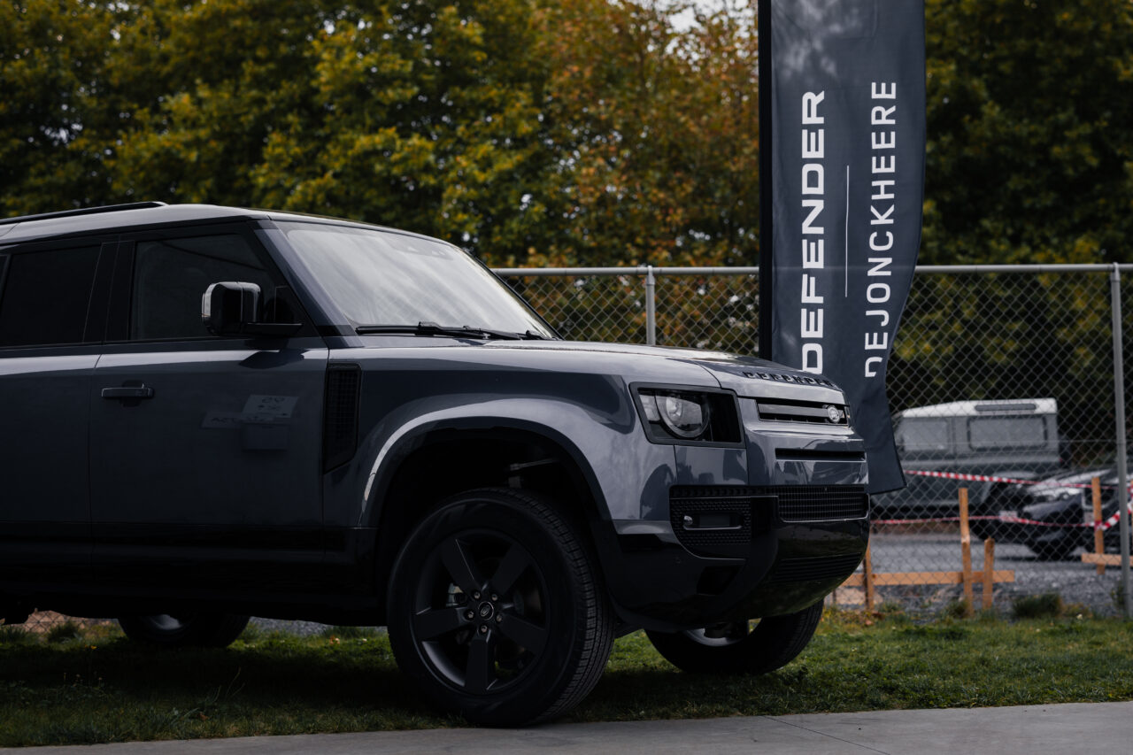 Defender Icons Night chez Classic Legends Circle | Dejonckheere Group